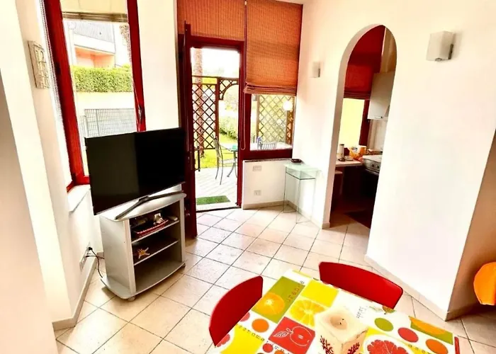 Trilo Limone - Con Giardino A Due Passi Dal Mare Apartment *